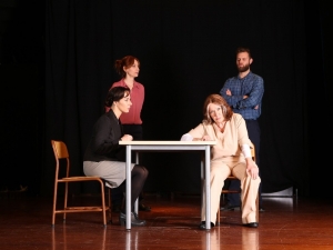 Gülin-zeynep Özyağcılar Anne-kız Rolüyle Seyirci Karşısında