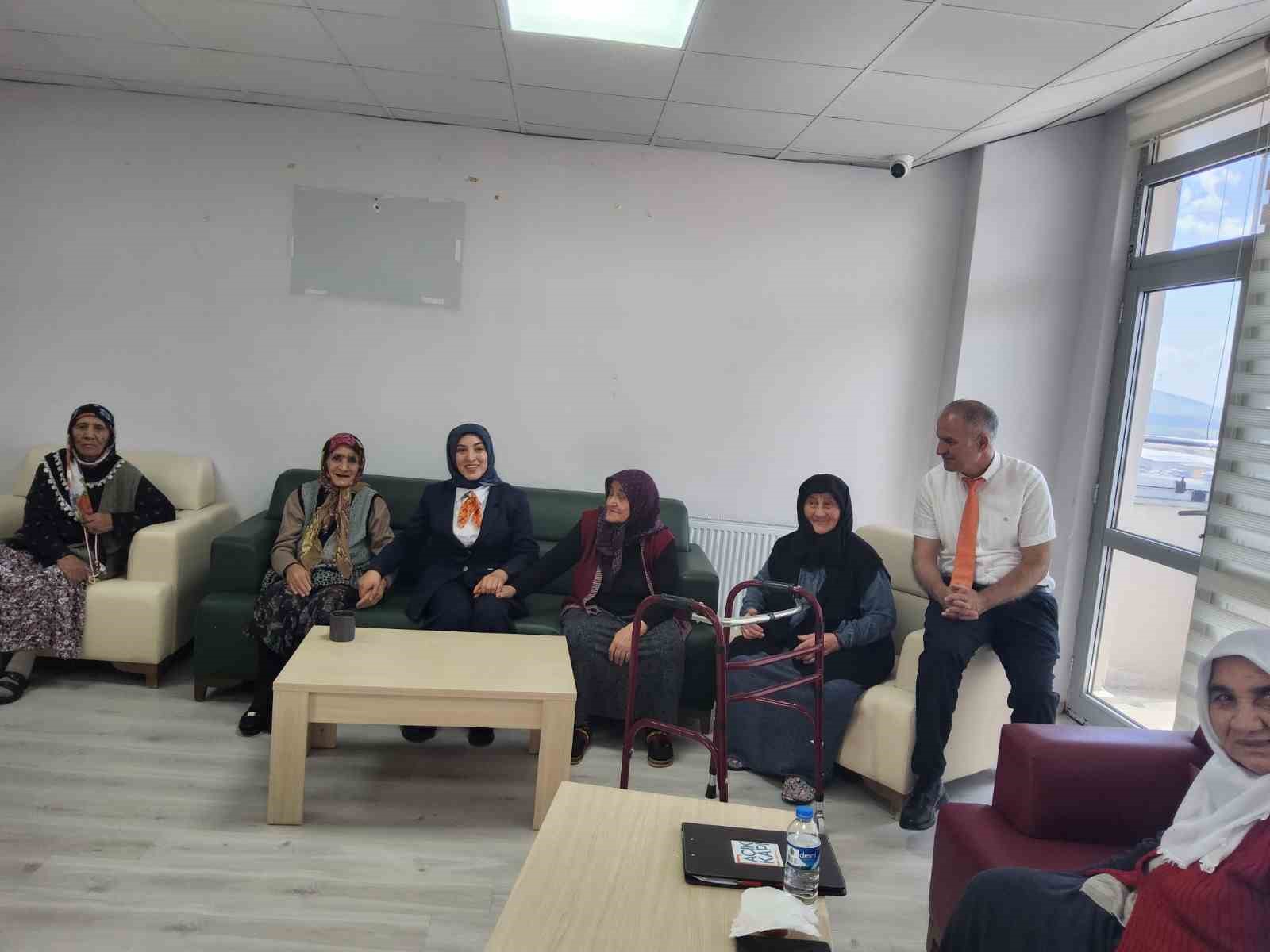 kars-acik-kapi-dan-huzurevi-sakinlerine-anlamli-ziyaret