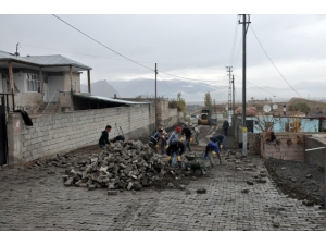 Doğubayazıt’ta Yol Çalışmaları Devam Ediyor