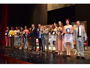 “Şimdi Sırası Mı” Adlı Oyun Tiyatro Severlerle Buluştu