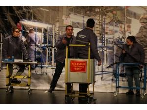 Fabrika İşçileri Hem Yazdı Hem Oynadı