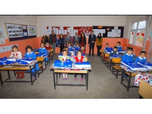 Çukurca’da 2 Bin 65 Öğrenciye Yardım