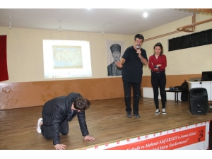 Okullarda “Ben Sokak Köpeğiyim” Diyor Eğitim Veriyor