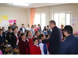 Çivril Belediyesinden Öğrencilere Diş Seti