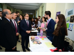 Uşak Üniversitesi Öğrenci Toplulukları Stant Açtı
