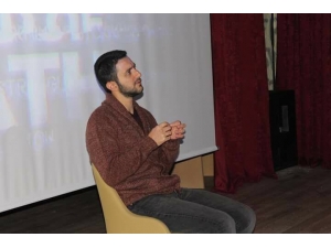 Uşak Üniversitesi’nde Postmodernizm Ve Sinema Söyleşisi Yapıldı