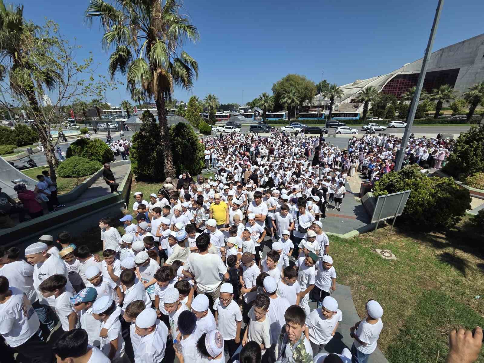 samsun-da-2-bin-kur-an-kursu-ogrencisi-camiye-akin-etti