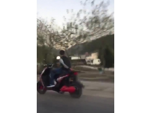 Motosikletli Gençlerin Tehlikeli Yolculuğu