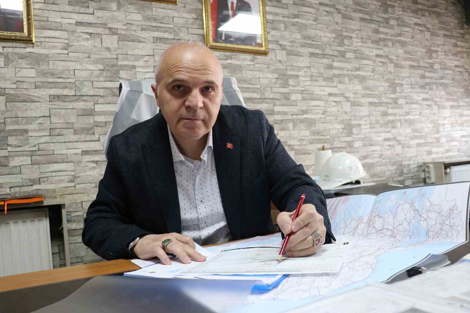 sabah-kafasinda-baretle-insaatta-geziyor-aksam-ise-eldivenleri-takip-ringe-cikiyor