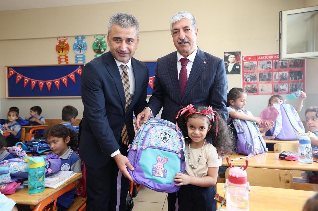 dilovasi-nda-birinci-siniflara-canta-ve-kirtasiye-destegi-saglanacak