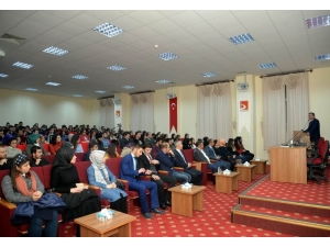 Vali Büyükakın, Üniversite Öğrencileriyle Bir Araya Geldi