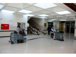 Üniversite Hastanesi Son Teknolojik Cihazlarla Temizleniyor