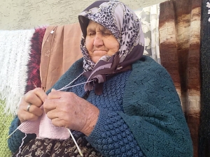 Muzaffer Nine El Emeği Göz Nuruyla Geçiniyor