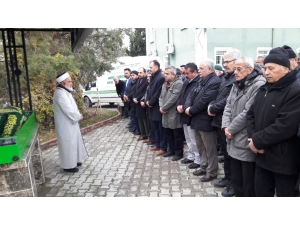 Emekli İmam, Vefat Eden Annesinin Namazını Kıldırdı