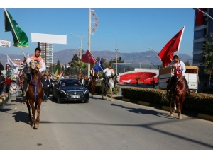 İzmir’de Bin 200 Kişi Mhp’ye Katıldı