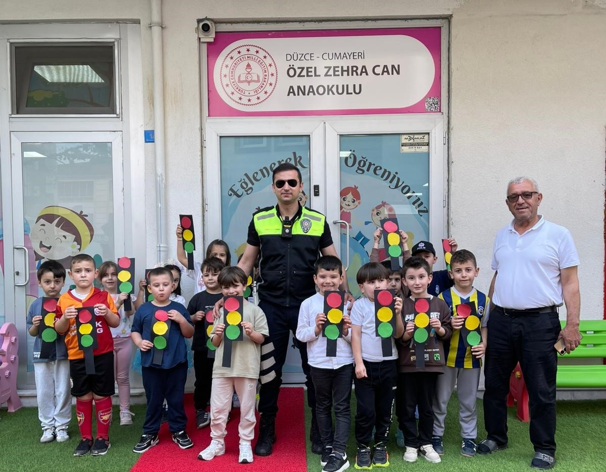 minik-ogrenciler-eglenerek-ogreniyor
