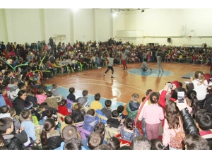 Vali Sonel’in Jesti, Çocuklardan Büyük İlgi Görüyor