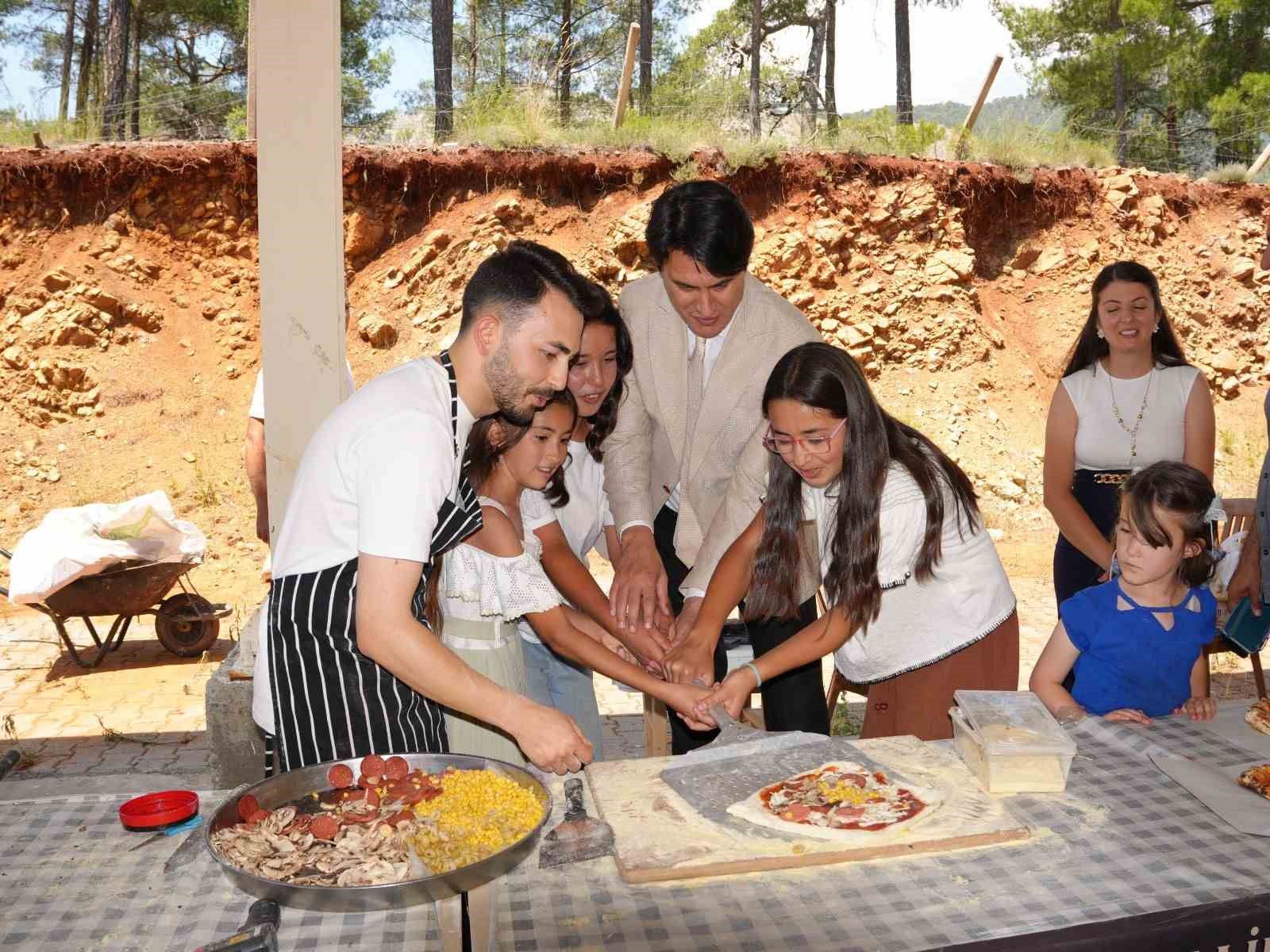koycegiz-de-her-cocuga-bir-dilim-mutluluk-projesi-hayata-gecirildi