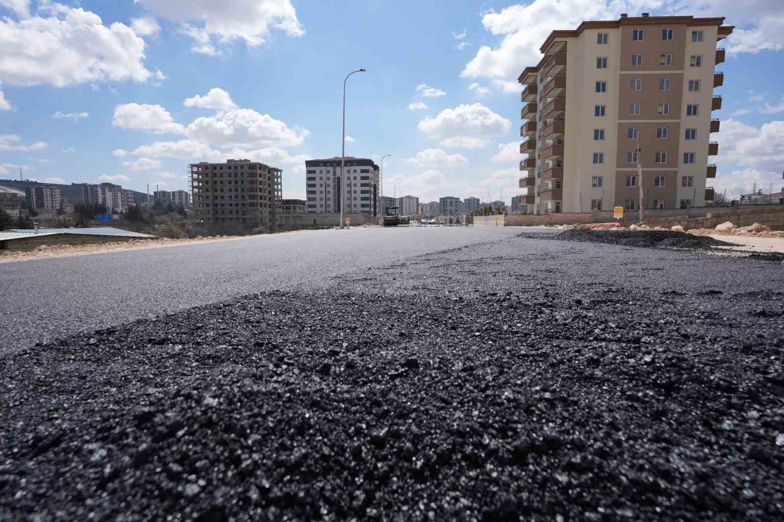 sehitkamil-de-6-ayda-165-bin-ton-asfalt-serildi