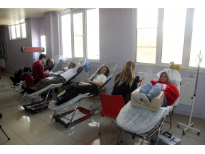 Öğretmenler Kan Bağışında Bulundu