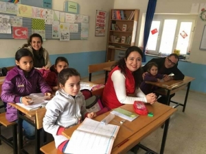 Sınavlarda Toplanan Kırtasiye Malzemeleri Okullara Dağıtıldı