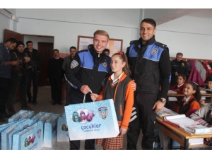Beldedeki Öğrenciler İlk Defa Polisle Tanıştı