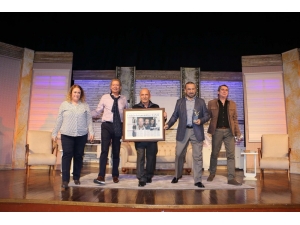 20 Yıl Sonra Yeniden Sahnelenen “Sanat” Oyununda Duygusal Anlar