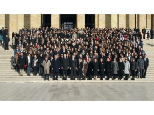 Ted Ankara Koleji Öğretmenler Gününde Anıtkabir’i Ziyaret Etti