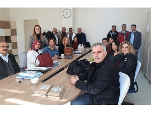 Kayapınar’daki Öğretmenlere 5 Bin 500 Kitap Hediye Edildi