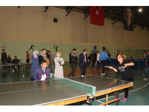 Öğretmenler Masa Tenisinde Yarıştı