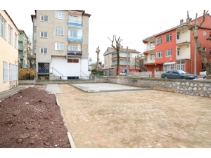 Metruk Alan, Yerini Park Ve Saat Kulesine Bırakıyor