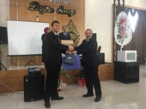 Müdür Tanrıkulu: Yaptığı Projeyle Bize Büyük Bir Gurur Yaşatan Öğretmenimizi Yürekten Kutluyorum