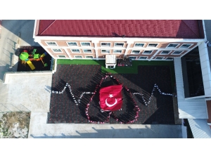 Öğrencilerden Öğretmenler Gününde Görsel Şölen