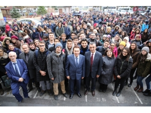 Agü’den Köy Okuluna Destek