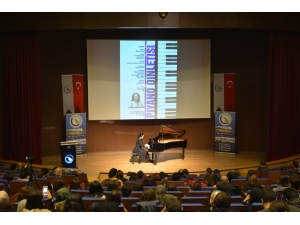 Tıp Öğrencileri Birliğinden Piyano Dinletisi