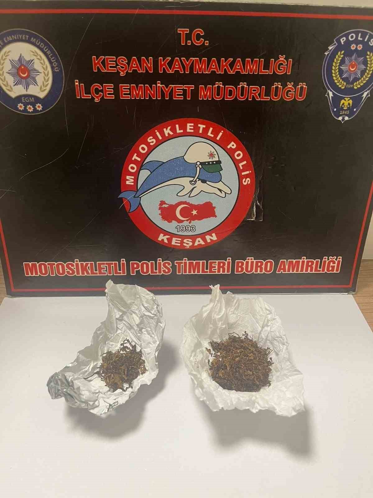 kesan-da-polisin-denetimlerinde-uyusturucu-ve-ruhsatsiz-tabanca-ele-gecirildi