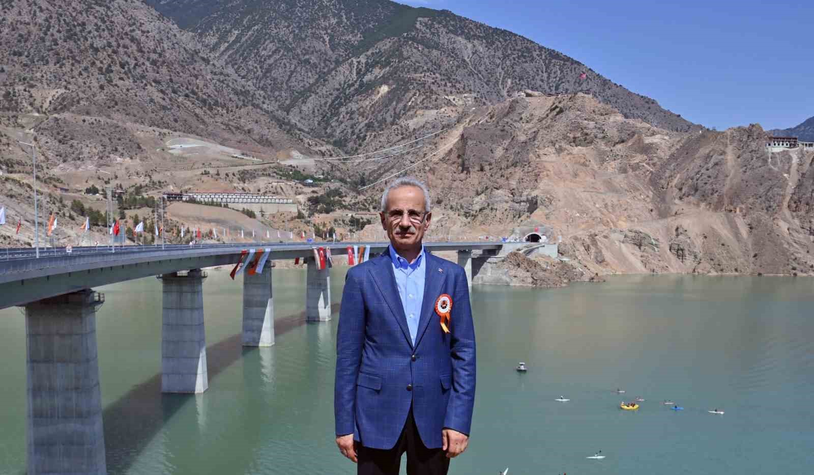 bakan-uraloglu-24-yilda-519-kilometre-uzunlugunda-4-bin-272-yeni-kopru-insa-ettik