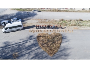 Temizlik İşçilerinden Kadınlara ’Kalpli’ Mesaj