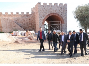 Başbakan Yardımcısı Fikri Işık, Hereke Kalesi’ni İnceledi