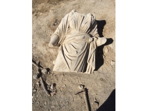 Tarihi Anavarza Antik Kenti’nde Eros Heykeli Bulundu