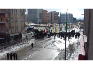 Hdp Mitinginde Meydan Boş Kaldı