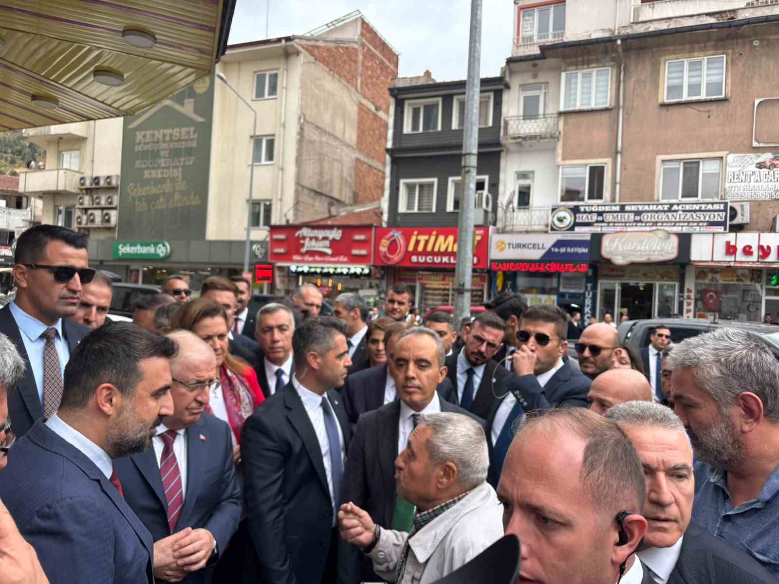 bakan-guler-afyonkarahisar-da-esnaf-ile-bulustu