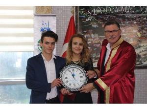 Başkan Duymuş, Genç Çiftin Mutluluklarına Ortak Oldu