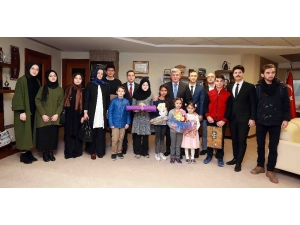 Öğrencilerden Başkan Karaosmanoğlu’na Öğretmenler Günü Ziyareti