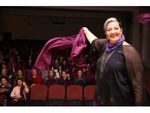 Bucalı Kadınlara Benan Bilek’le Kahkaha Tufanı