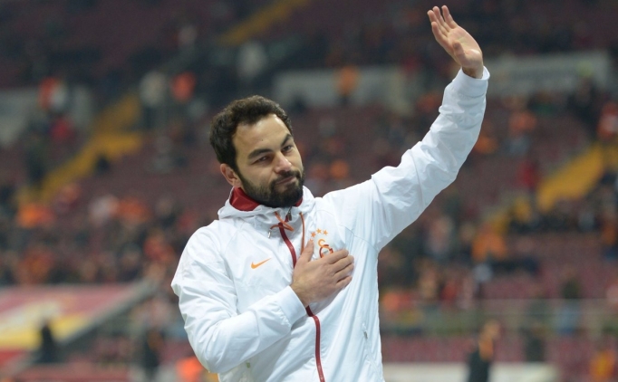 G.saray Taraftarı, Selçuk İnan'ı Bağrına Bastı