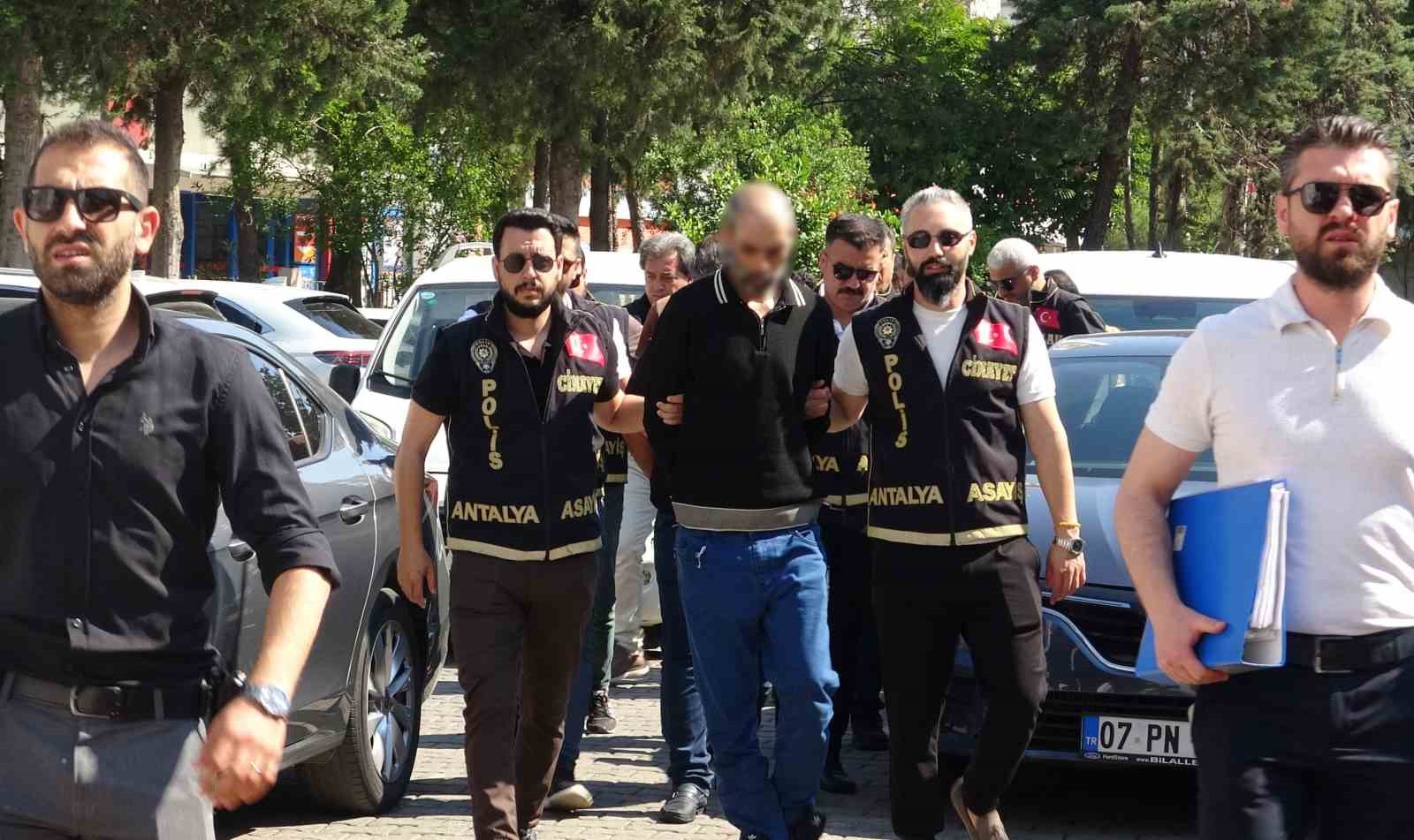 12-yil-sonra-aydinlanan-cinayetin-suphelileri-adliyeye-sevk-edildi