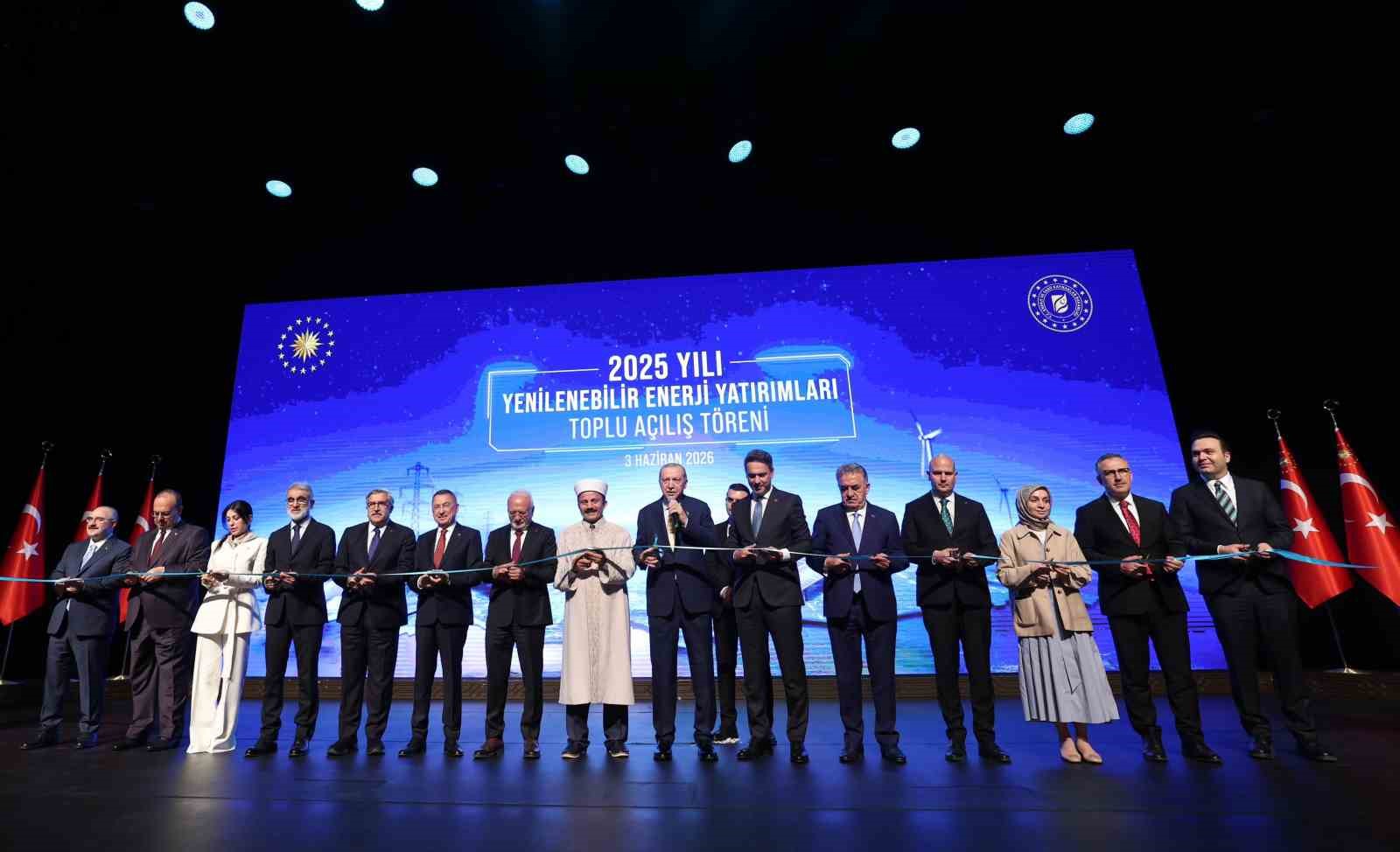 bakan-bayraktar-30-milyar-dolarlik-yatirimla-30-bin-kilometre-uzunlugunda-elektrik-iletim-hatlari-insa-edecegiz
