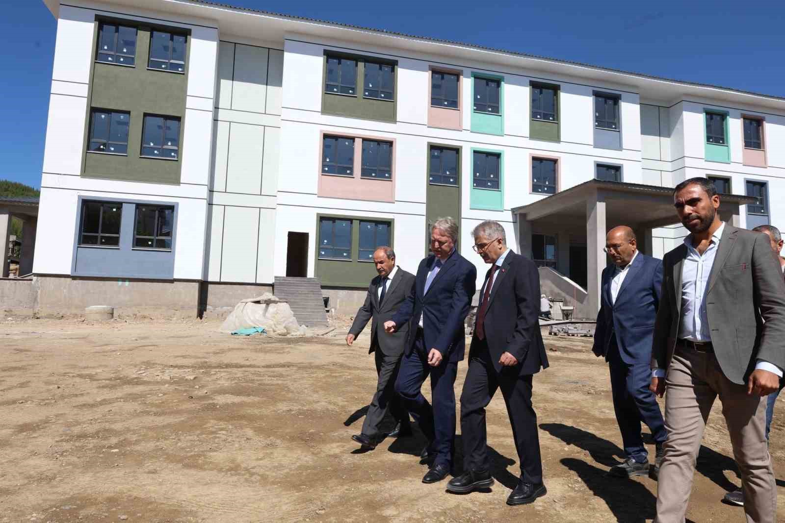 vali-celik-okul-insaatini-inceledi
