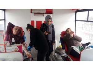 Öğretmenler Gününde Öğretmenler Kan Verdi